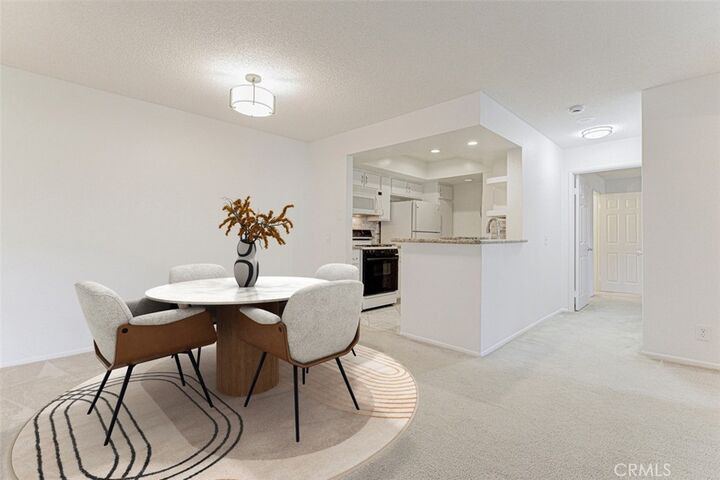 Property Photo:  460 Oak Street 203  CA 91204 