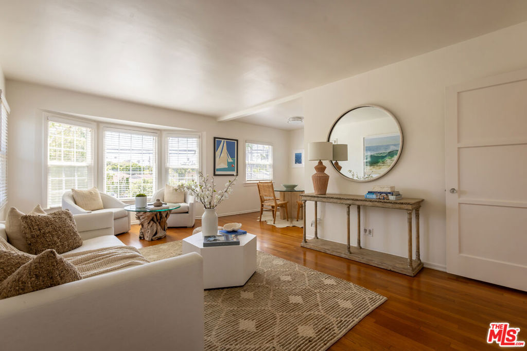 Property Photo:  1121 Grant Avenue  CA 90291 