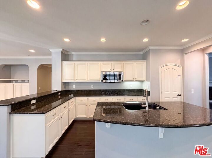 Property Photo: 25701 Chestnut Way CA 91381