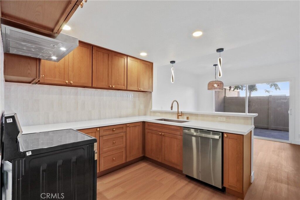 Property Photo: 655 W 6th A CA 92780