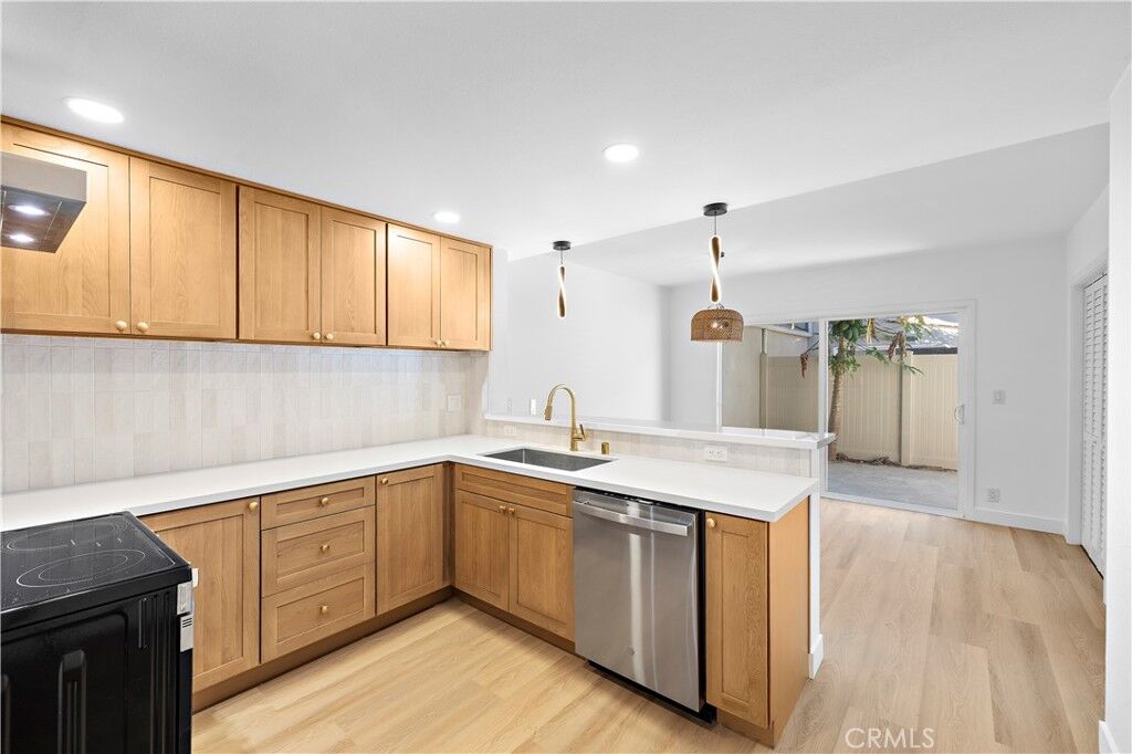 Property Photo: 655 W 6th A CA 92780