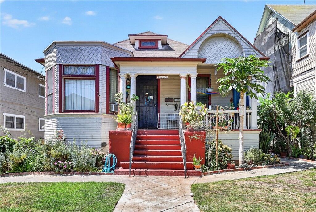 Property Photo:  1664 W 12th  CA 90015 