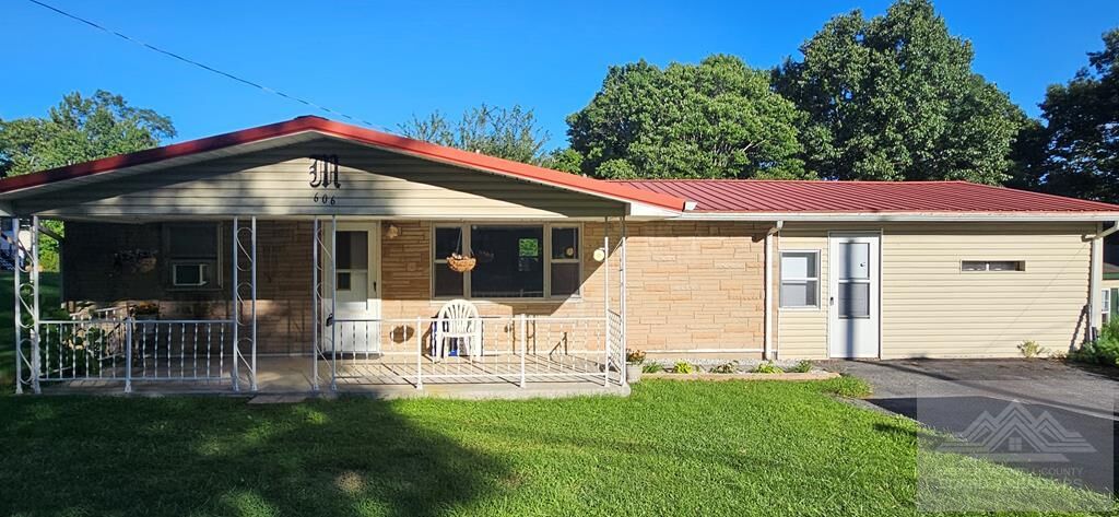 Property Photo:  606 Woodland Lane  WV 24740 