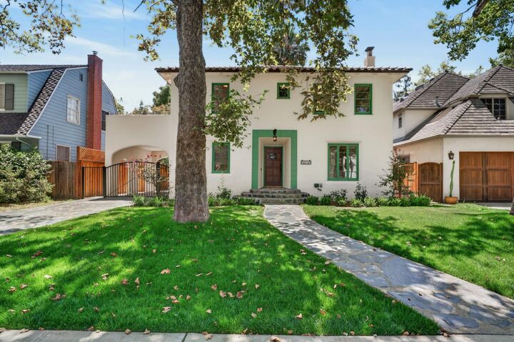 Property Photo:  2676 10th Avenue  CA 95818 