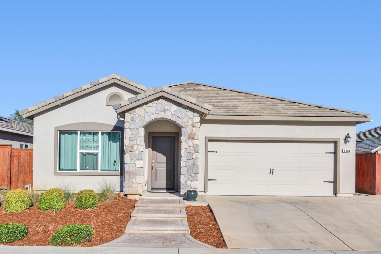 Property Photo:  1004 Baywood Greens Drive  CA 95640 