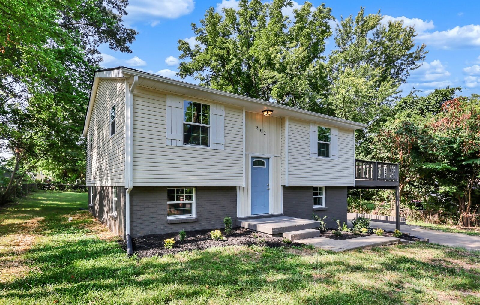 Property Photo: 302 Plantation Dr TN 37042