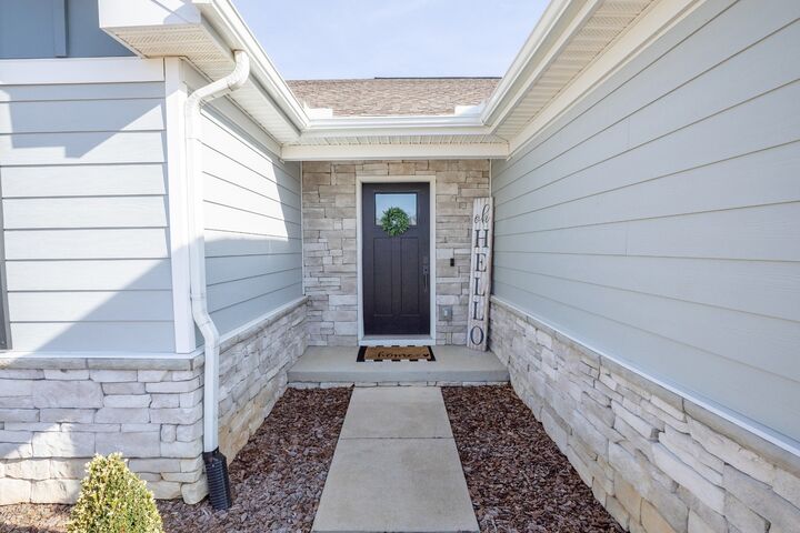 Property Photo: 909 Wilkinson Ln TN 37188