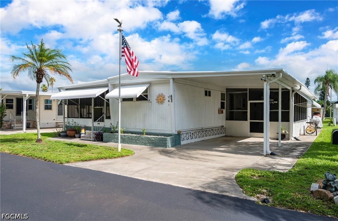 Property Photo: 195 Domingo Drive FL 33905