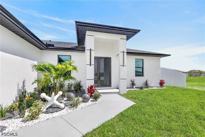 Property Photo: 1003 Kismet Parkway W FL 33993