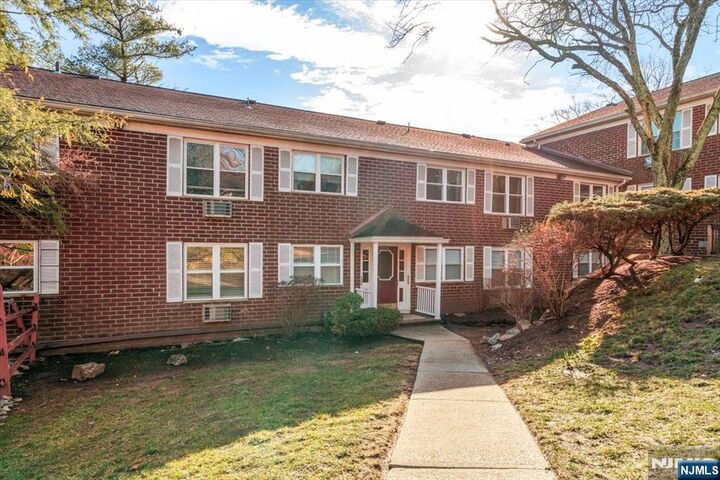 Property Photo:  100 Pierson Miller Drive F32  NJ 07442 