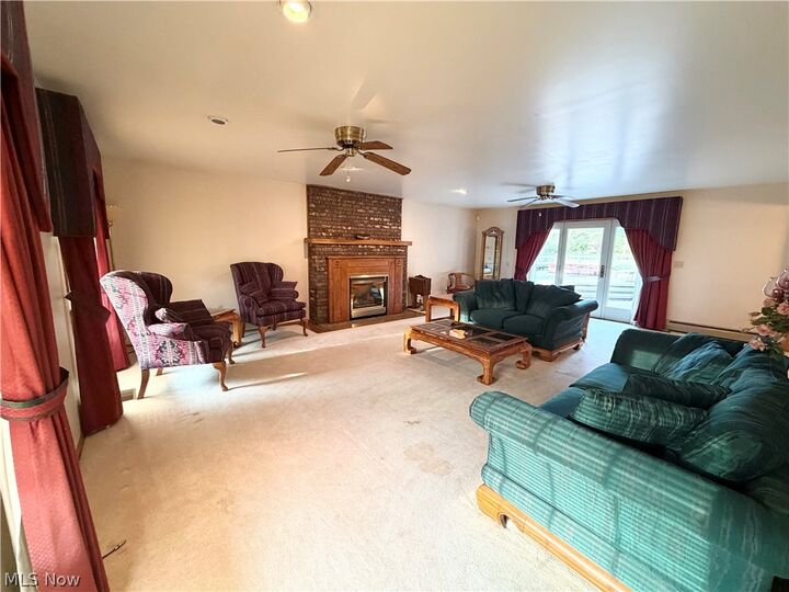 Property Photo: 1406 Henn Hyde Road NE OH 44484