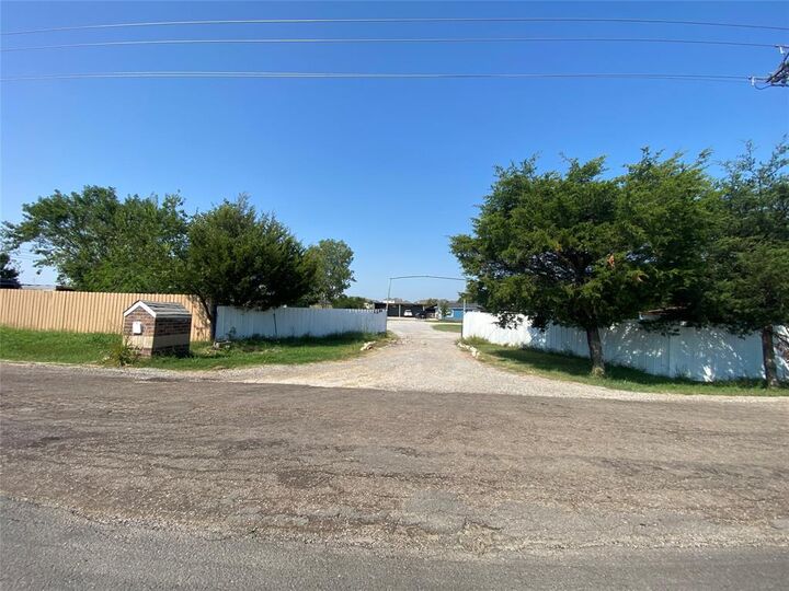 Property Photo: 5504 County Road 2648 TX 75189