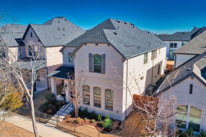 Property Photo: 8325 Mint Mews TX 75035
