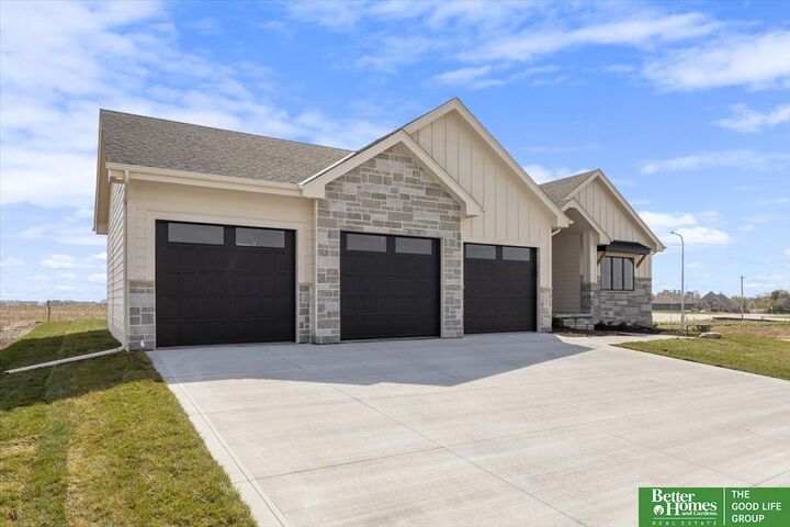 Property Photo:  3651 S 218 Avenue  NE 68022 
