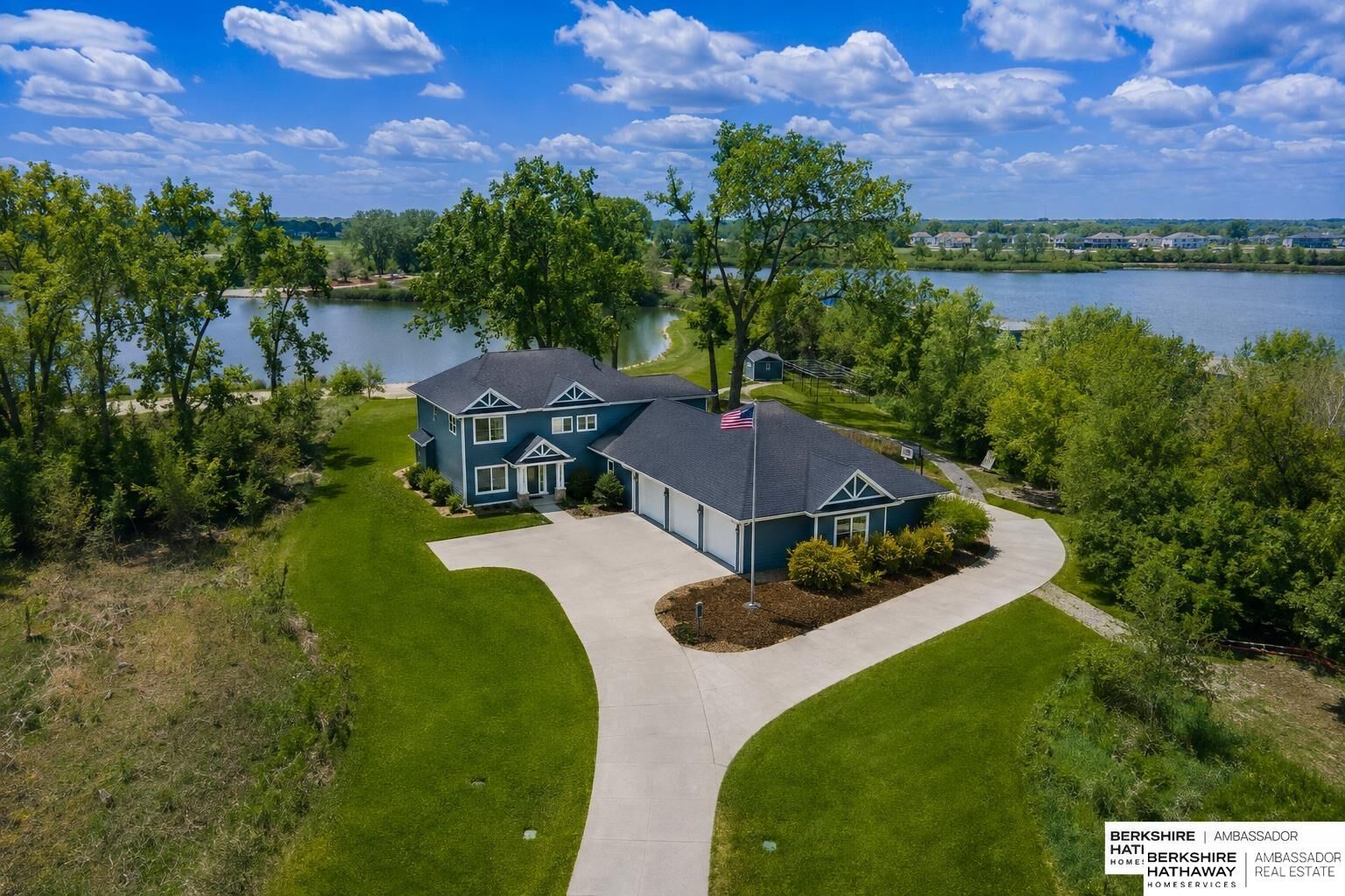 Property Photo: 5512 N 284th Circle NE 68064