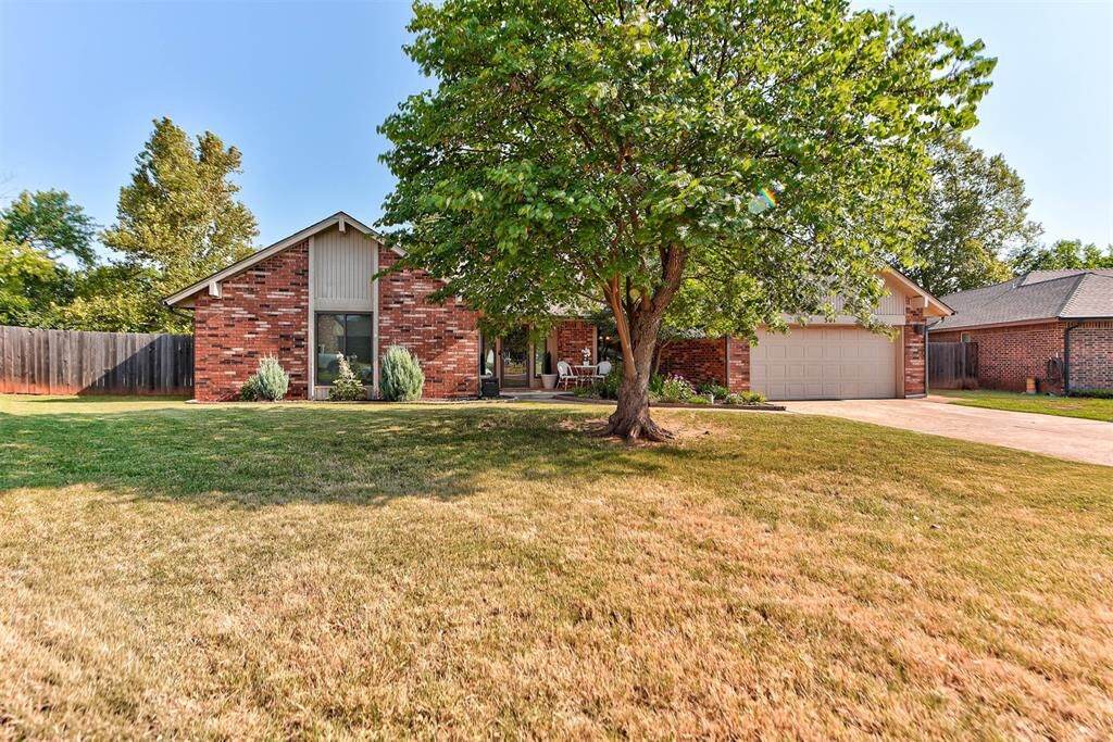 Property Photo:  301 Little Chisholm Circle  OK 73012 