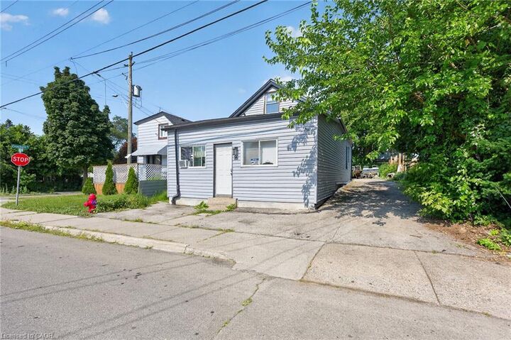Property Photo: 56 East 32nd Street ON L8V 3R6