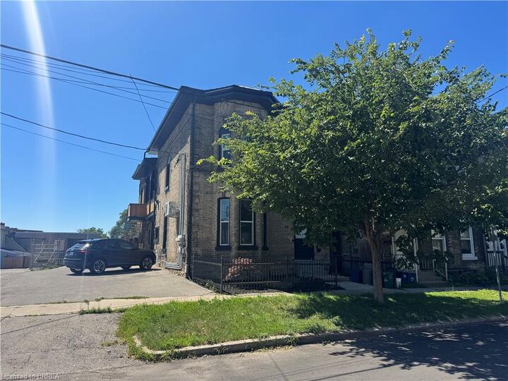 Property Photo:  92 Alfred Street 2  ON N3S 5G2 