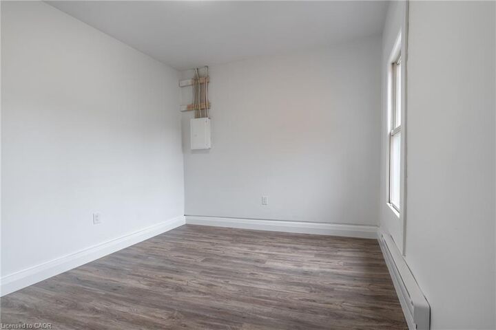 Property Photo:  524 King Street E 3  ON L8N 1E2 