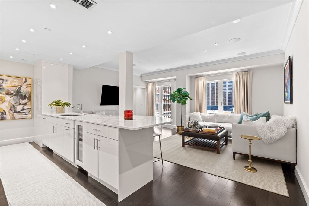 Property Photo:  778 Boylston St 8E  MA 02199 