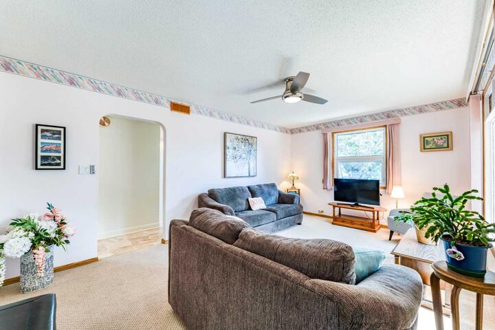 Property Photo:  855 Mountain Street  AB T0K 1W0 