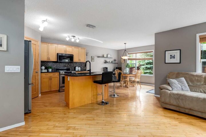 Property Photo:  156 Tuscany Meadows Close NW  AB T3M 2M9 