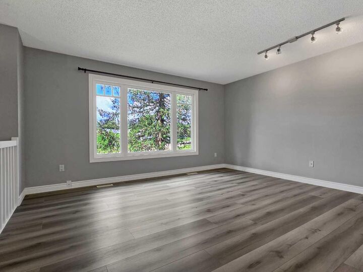 Property Photo:  10629 104 Avenue  AB T0E 0Y0 