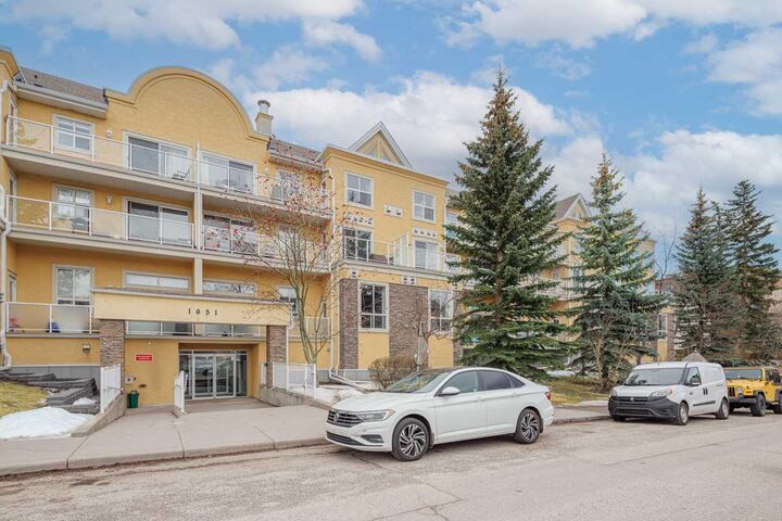 Property Photo:  1631 28 Avenue SW 213  AB T2T 1J5 