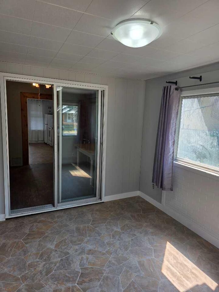 Property Photo: 511 12C Street N AB T1H 2N4