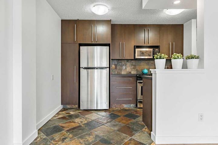 Property Photo: 2220 16A Street SW 402 AB T2T 4K2