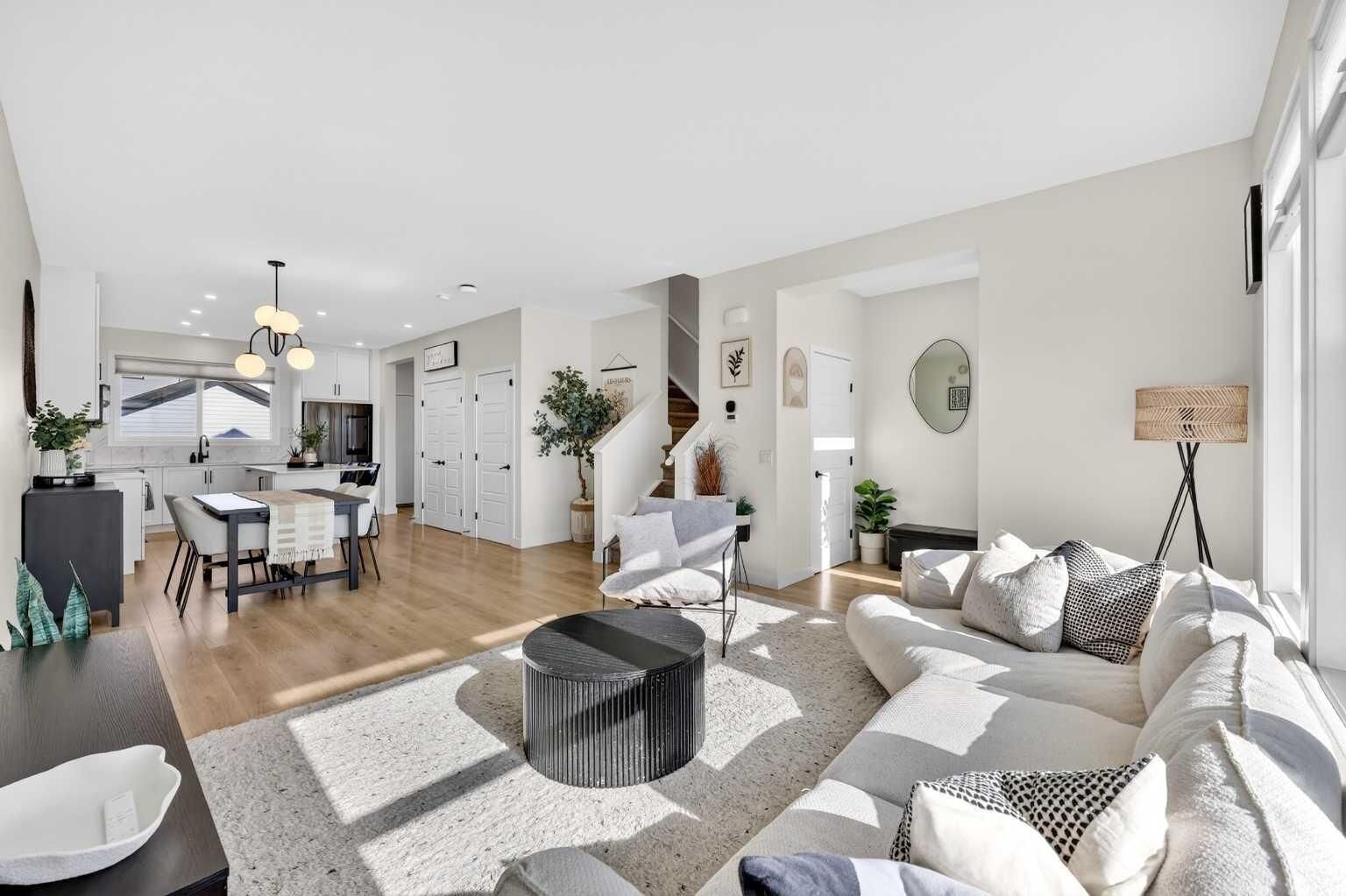 Property Photo:  87 Heirloom Boulevard SE  AB T3S 0H2 