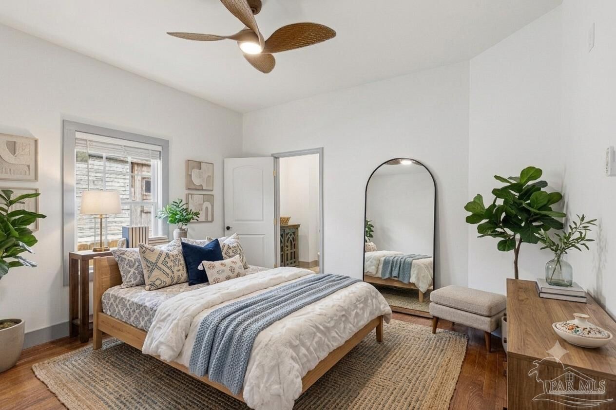 Property Photo: 400 E Lloyd St FL 32503