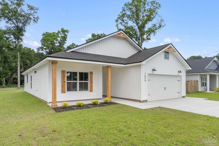 Property Photo: 8318 Vickie St FL 32514