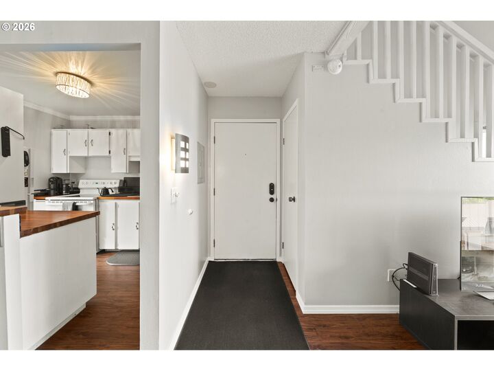 Property Photo: 7736 SW Barnes Rd B OR 97225