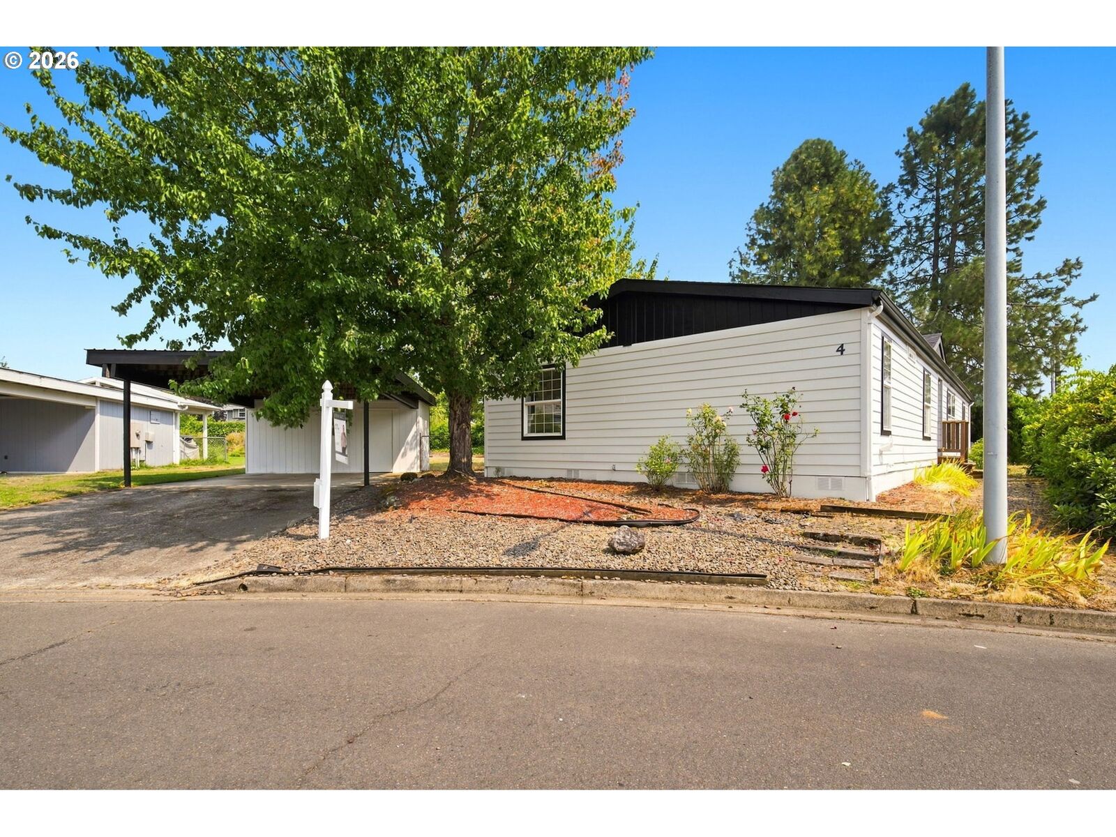 Property Photo: 655 NE Burnett Rd 4 OR 97128