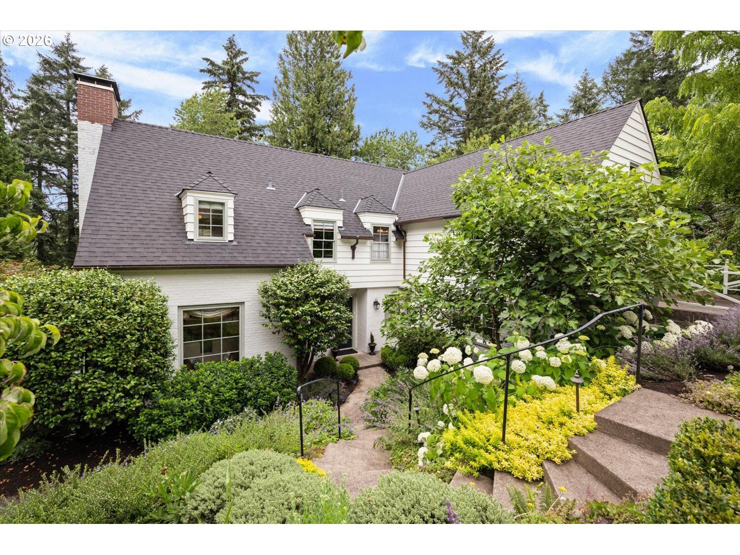 Property Photo: 2700 SW English Ln OR 97201