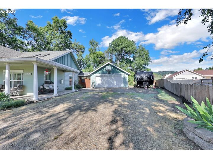 Property Photo:  1208 Linn Way  OR 97327 
