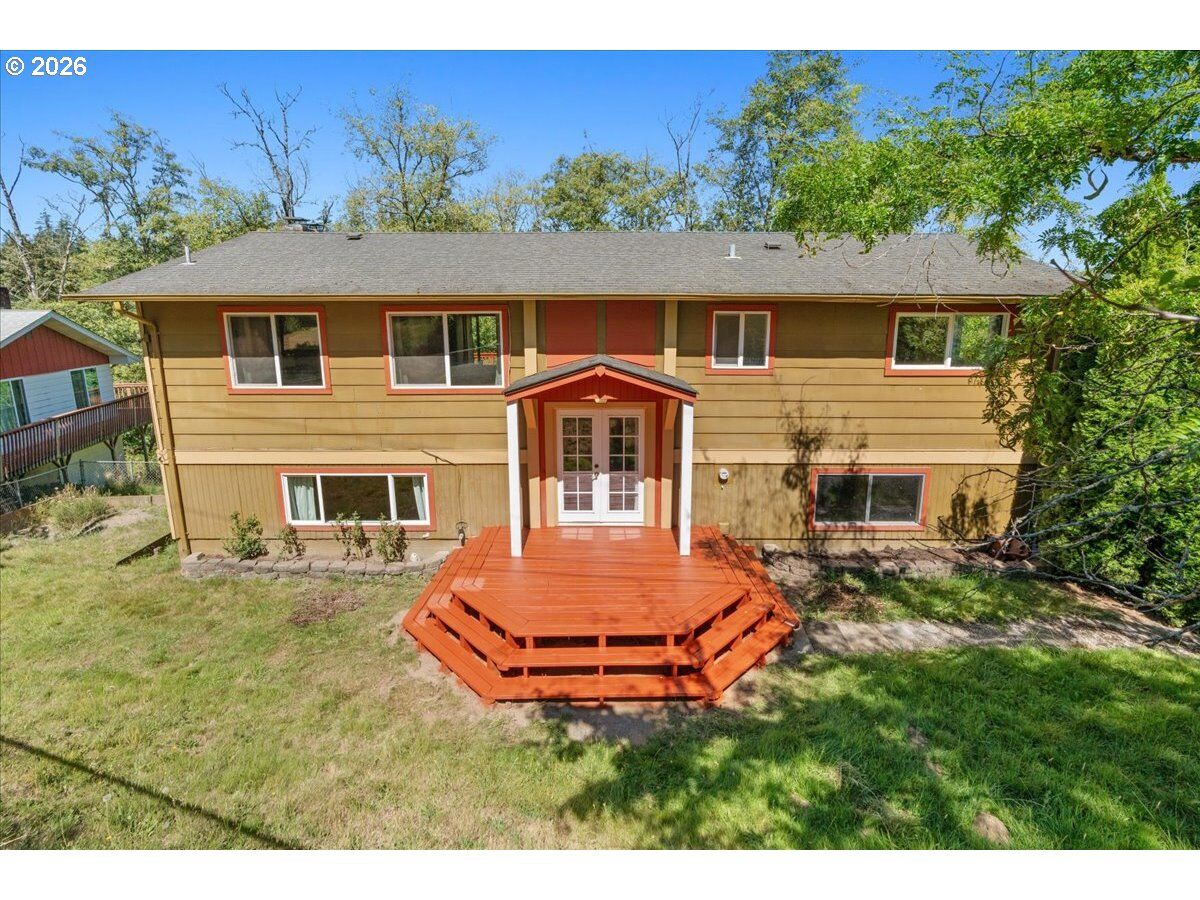 Property Photo:  102 Green Hill Dr  WA 98632 