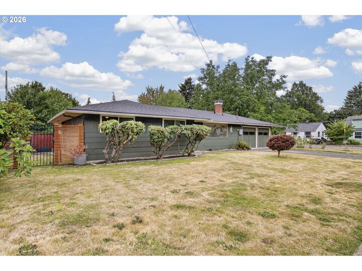 Property Photo:  3210 SE Sherrett St  OR 97222 