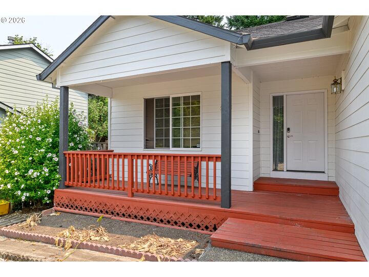 Property Photo:  5518 SE 130th Ave  OR 97236 