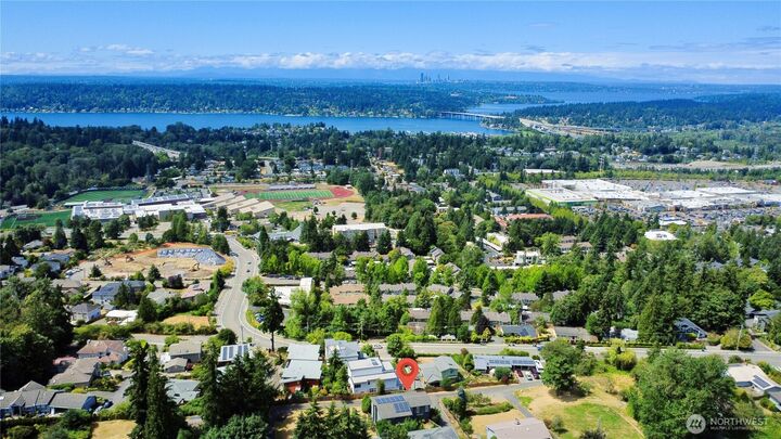 Property Photo:  4282  131st Place SE  WA 98006 