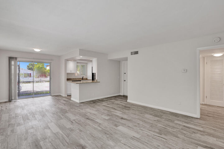 Property Photo:  115 SW 1st Avenue 1  FL 33435 