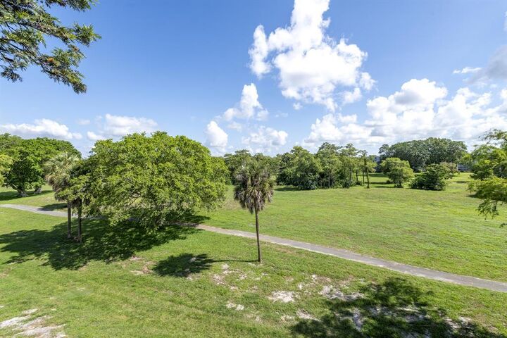Property Photo:  6061 N Falls Cir Drive 402  FL 33319 
