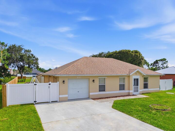Property Photo:  5807 NW Burri Court  FL 34986 