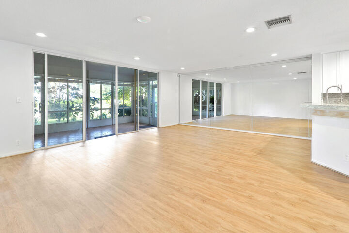 Property Photo:  6191 Old Court Road 806  FL 33433 