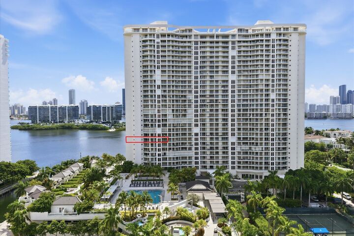 Property Photo:  7000 W Island Boulevard 907  FL 33160 