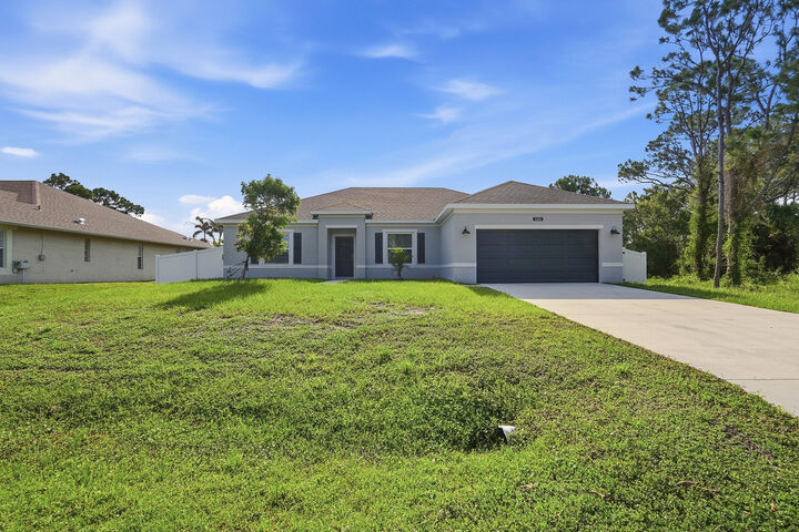 Property Photo:  1261 SW Curry Street  FL 34983 