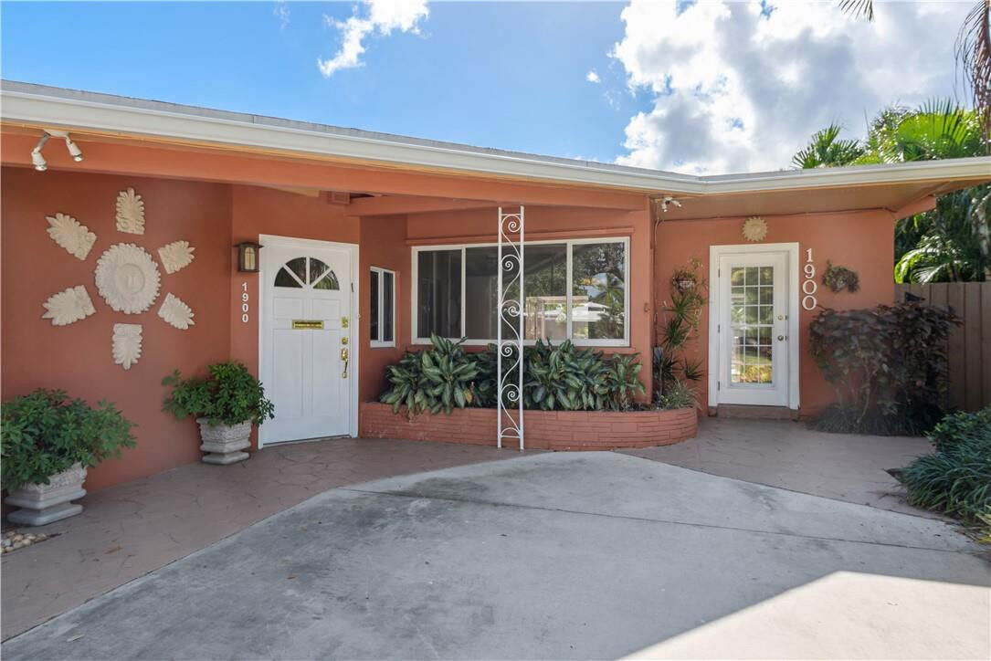 Property Photo: 1900 NE 19th Street FL 33305