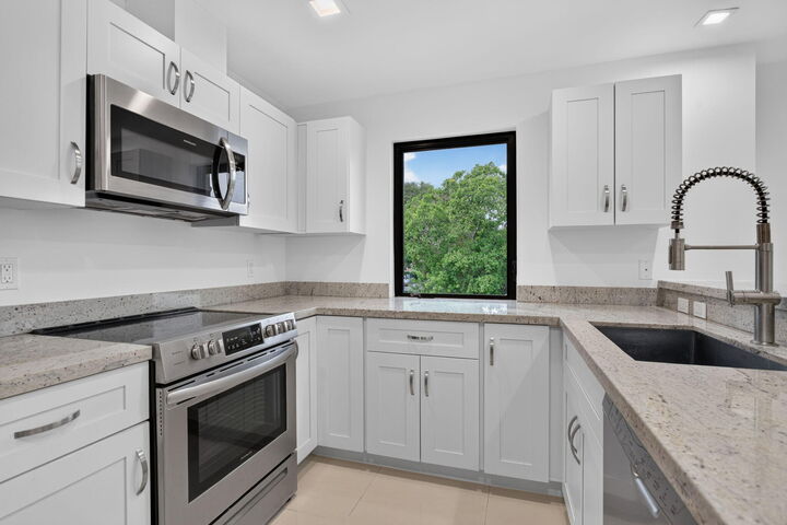 Property Photo:  444 NW 41st Street  FL 33309 