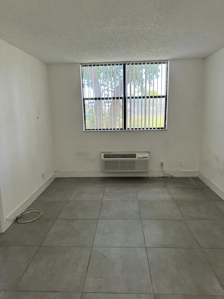 Property Photo: 2501 Riverside Drive 204-A FL 33065